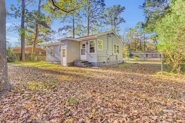 Building Photo - 3504 Powell St