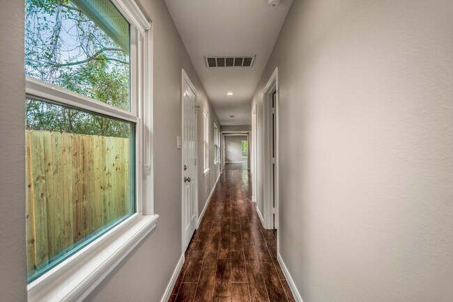 Building Photo - 628 Foster St