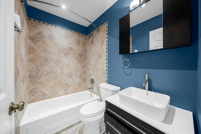 Building Photo - 2 Bedroom Townhome in Lakewood Village in ...