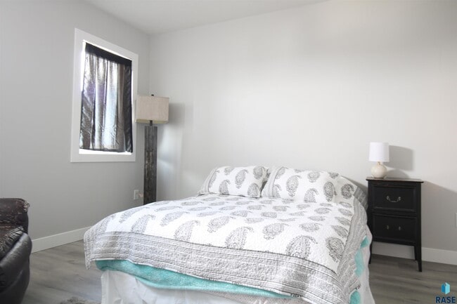 Building Photo - 4417 E Leubecher Pl