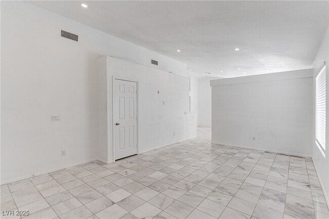 Building Photo - 52 Tanglewood Dr