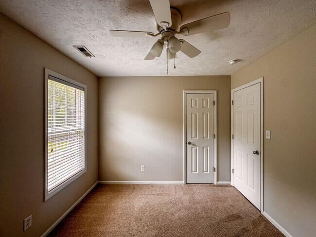 Building Photo - Lovely 3 Bed 2 Bath Plus Bonus Room Home in Raeford
