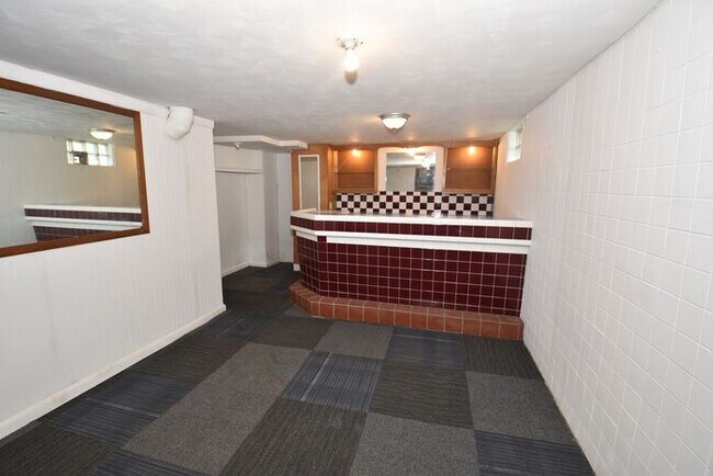 Building Photo - Mishawaka- near Bethel University, shoppin...