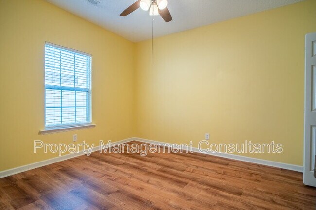 Building Photo - 216 Horseshoe Bend N