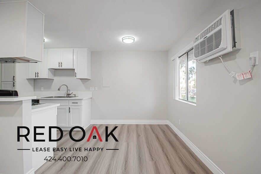 Building Photo - 821 N Wilcox Ave