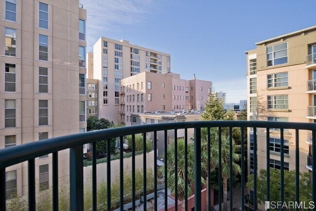 balcony - 1800 Washington St