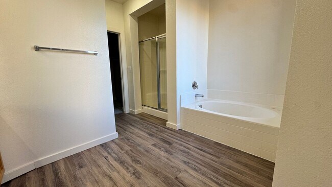 Building Photo - Clean & Comfortable Home in North Las Vegas