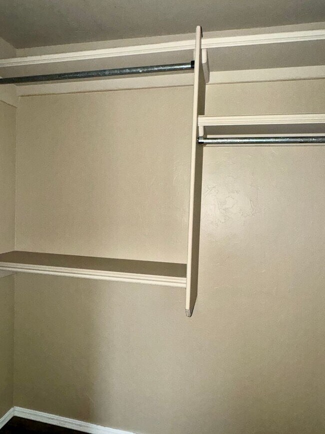 Building Photo - 705 S 5th St