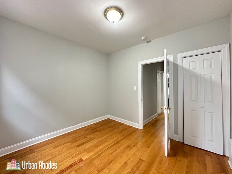 Building Photo - 3731 N Pine Grove Ave