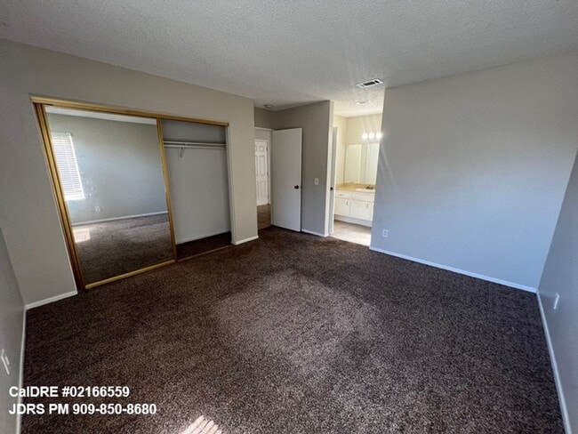 Building Photo - Riverside 4 Bedroom Home