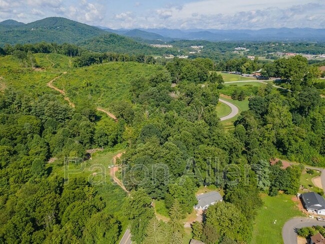 Building Photo - 63 Ben Lippen Rd