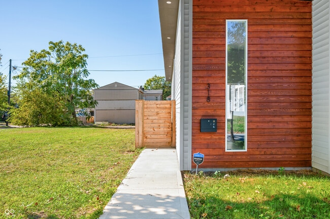 Building Photo - 318 N Tacoma Ave