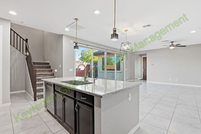 Building Photo - Charming 3-bed/3bath Gilbert Corner Lot Ho...