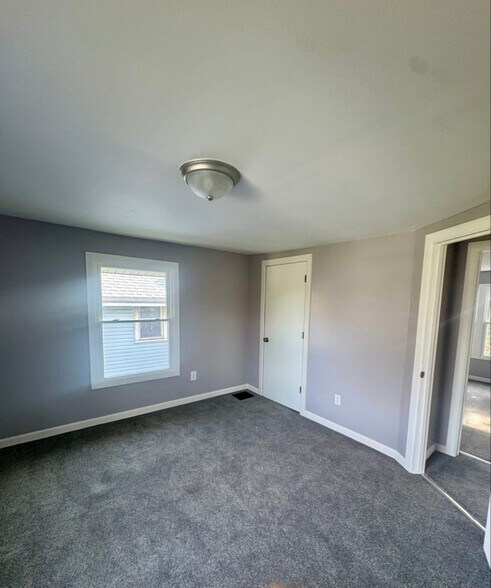 Building Photo - 1066 E 12th Ave