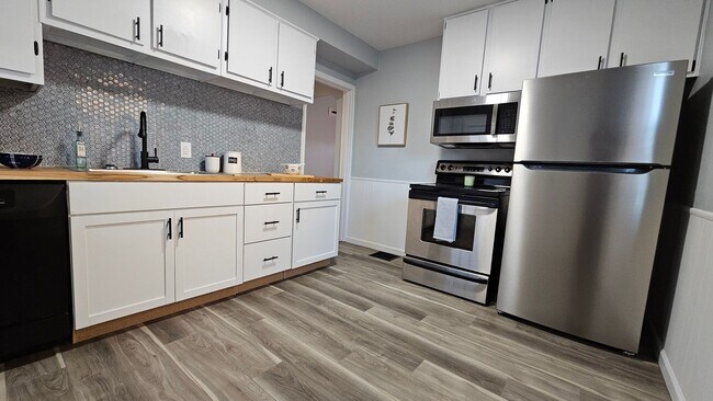 Building Photo - Remodeled Clintonville Cape Cod w/Private Yard & Garage!