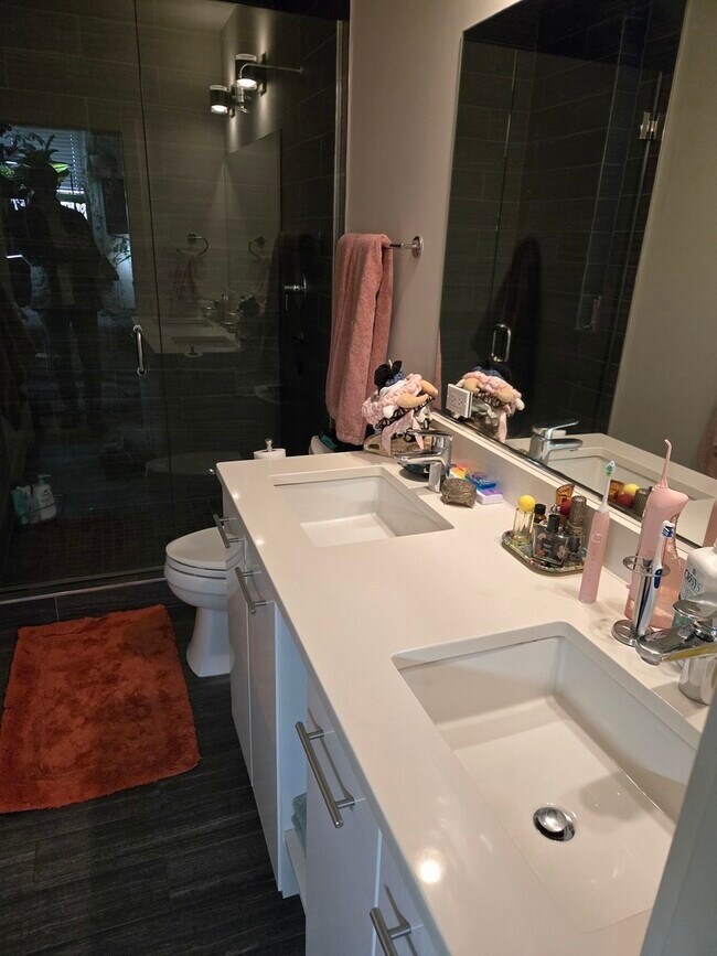 Building Photo - 3707 N Southport Ave