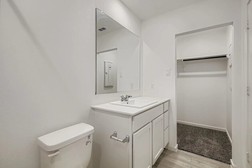 Building Photo - 904 Sandhill Crane Ln