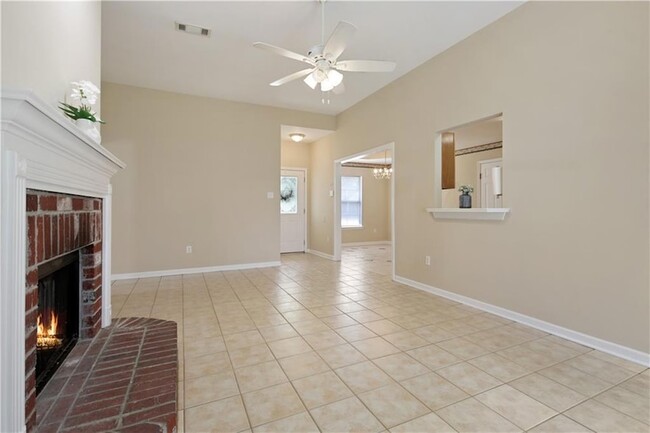 Building Photo - 370 Lenwood Dr