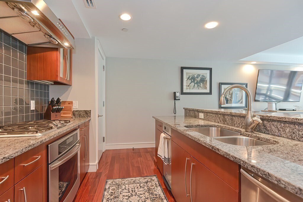 Building Photo - 3 Battery Wharf