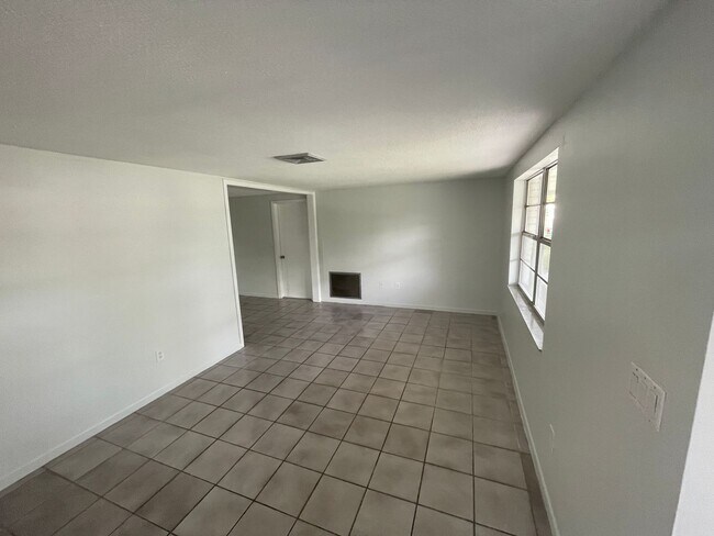 Building Photo - 7552 Cumber Dr