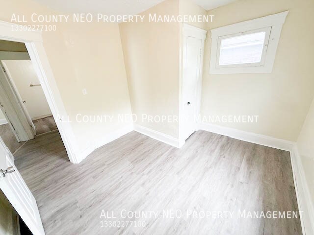 Building Photo - 1161 LaCroix Ave.-