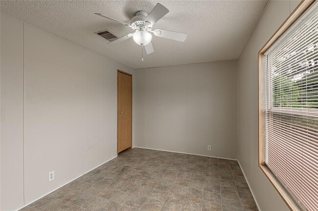 Building Photo - 1345 FM 405 Rd