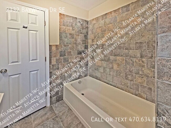 Building Photo - 2332 Baywood Dr SE