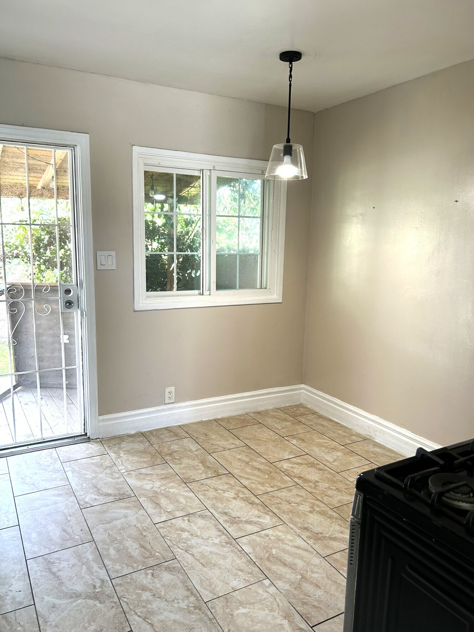 Building Photo - 10832 Mansel Ave