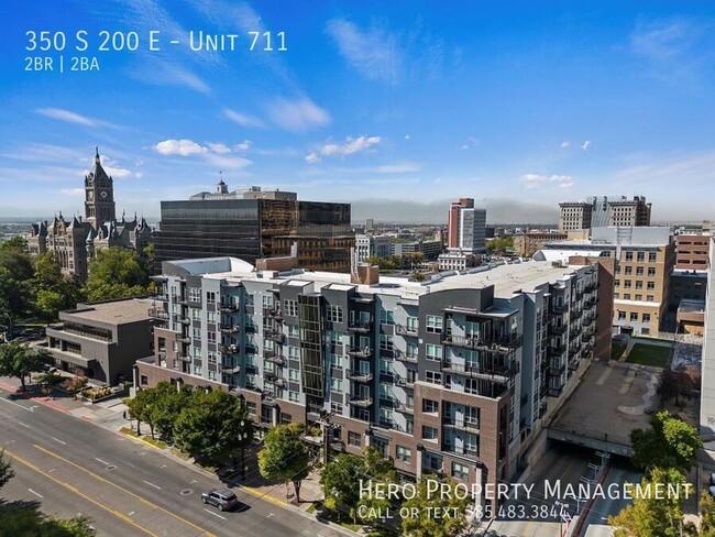 Building Photo - Beautiful Downtown Apartment!