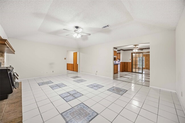 Building Photo - 2210 County Rd 769B