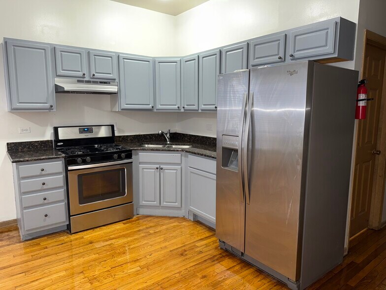 Building Photo - 1325 S Karlov Ave