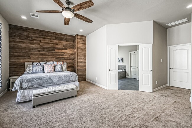 Building Photo - 5840 Darling St