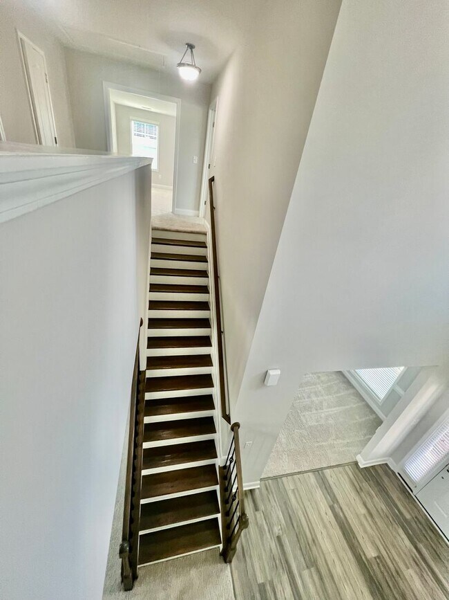 Building Photo - Stunning 4BR 3BA Home in Colfax