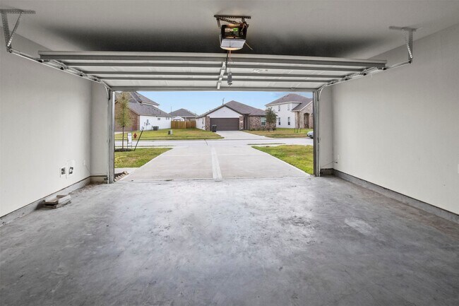 Building Photo - 30290 Kingston Heath Dr