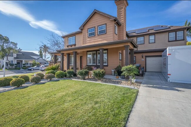 Building Photo - A SUPERB AND STUNNING 4 BEDROOM HOME IN TR...