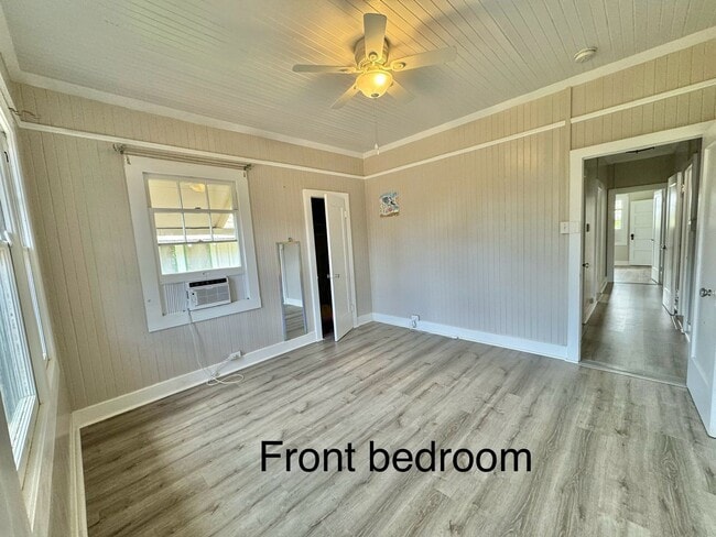 Building Photo - Charming detached single family Kaimuki 3 bdrm, 1 bath home on level lot