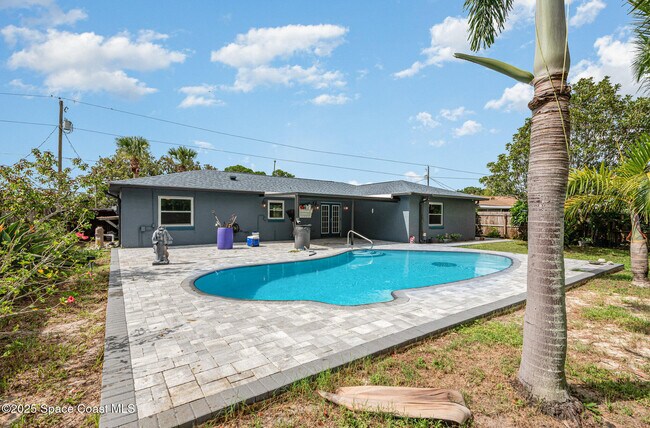 Building Photo - 986 Sycamore Dr