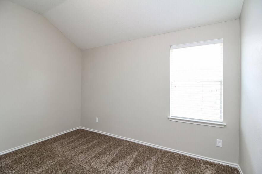 Building Photo - 2309 Raven Ct