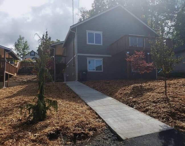 Building Photo - 7 Bedroom Home for Prelease in Sehome Neighborhood!