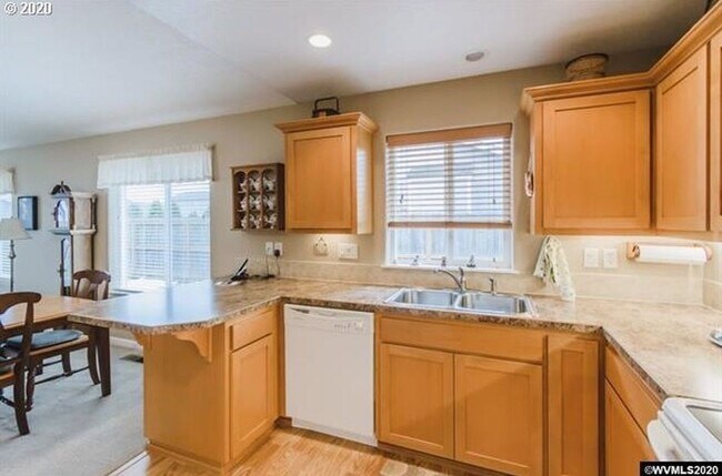 Building Photo - Available Now: Well-kept home on a corner lot in a desired SW neighborhood