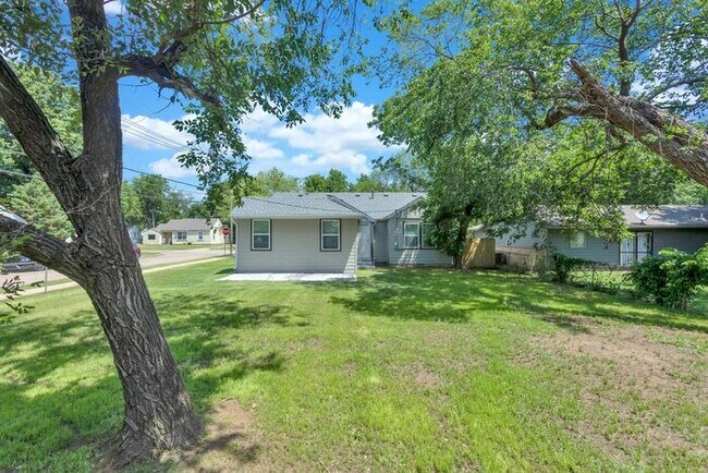 Building Photo - Stunning 3-Bedroom Home with Modern Upgrades in Tulsa