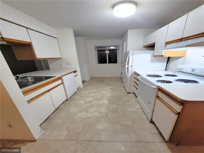 Building Photo - 530 Spring St