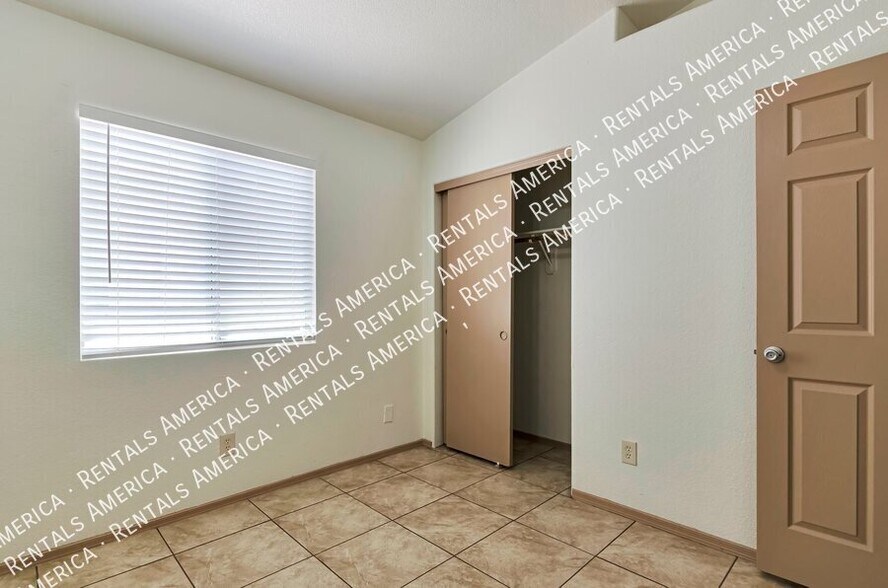 Building Photo - 2528 S Krissy Ave