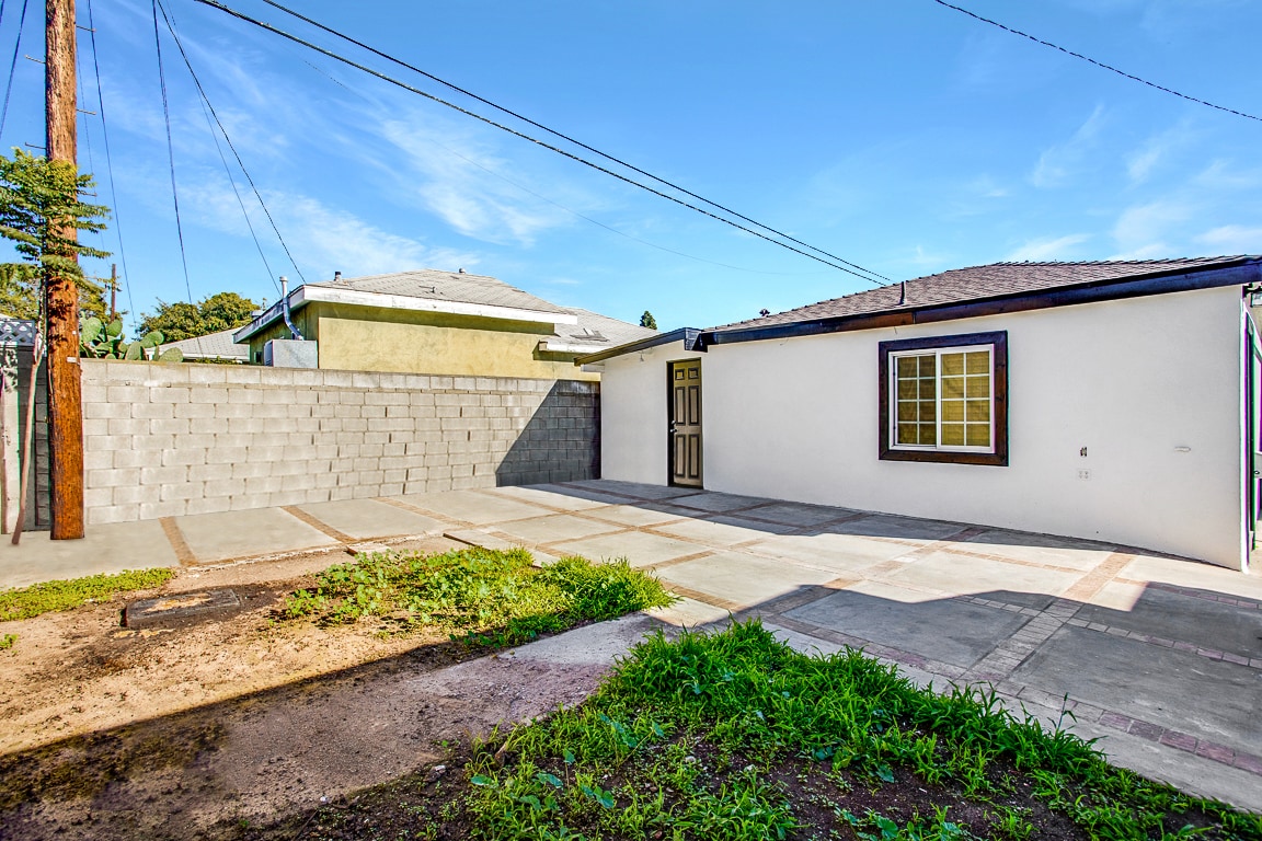 Building Photo - 4132 Beethoven St