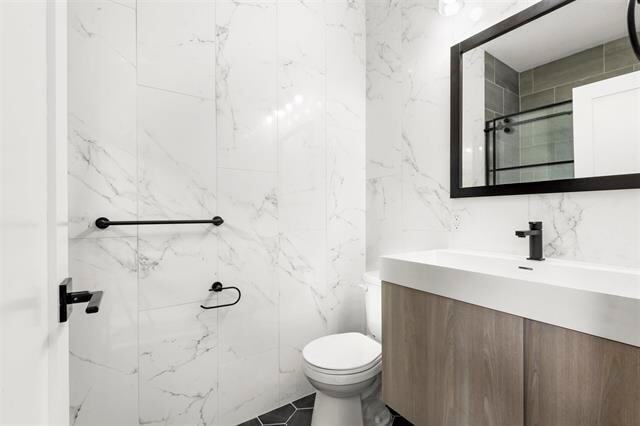 Building Photo - 201 Lincoln St