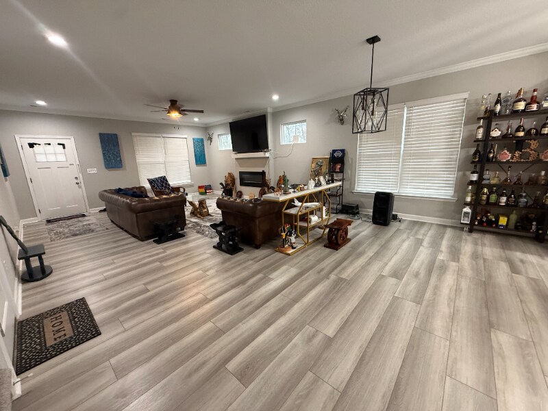 Building Photo - 1614 Hawthorne Dr