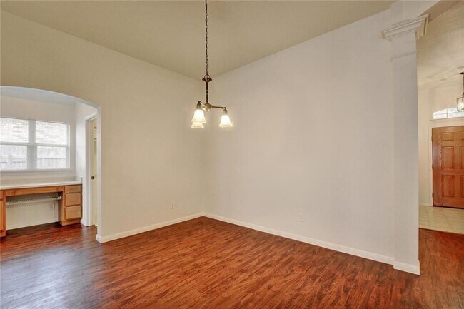 Building Photo - 2624 Century Park Blvd