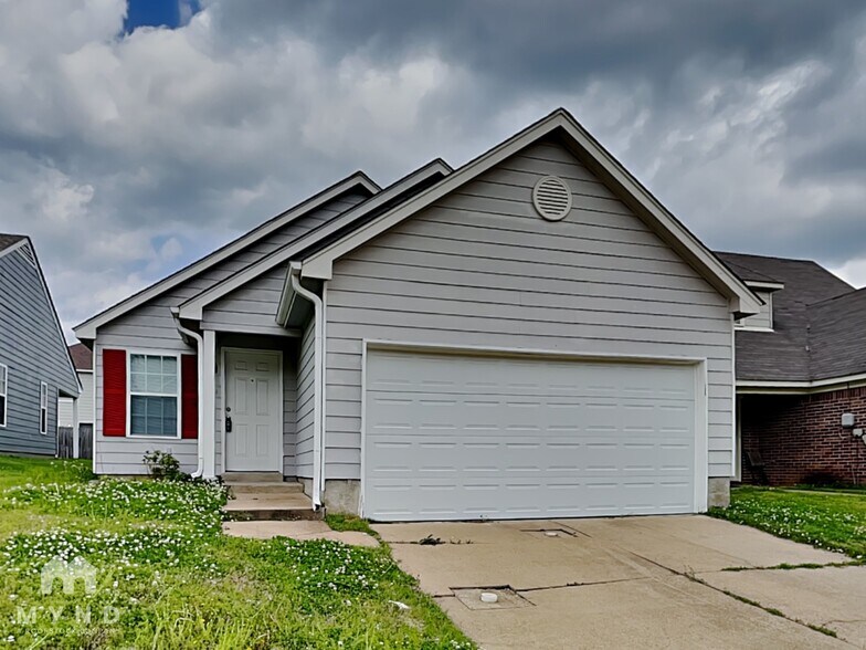 Building Photo - 4828 Royal Run Dr
