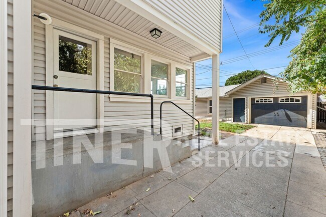 Building Photo - 1321 Lochbrae Rd