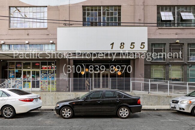 Building Photo - Large Loft with Modern Finishes at Historic Toy Factory Lofts!